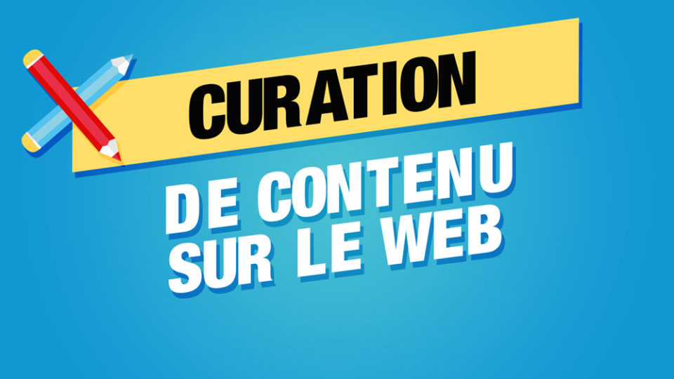 deux crayons qui se croisent à côté du texte curation de contenu sur le web